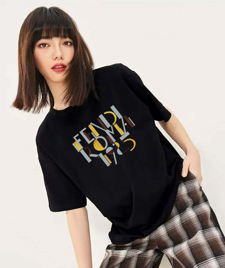 P70 Fendi/芬迪 印花Logo百搭潮流短袖T恤男女同款 吊牌 领标 水洗唛 三标齐全 定织定染280克精梳棉面料 尺码：S-XXL 颜色：黑色，白色