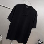 P75 fen*芬家 logo字母刺绣 官方同款 《区别通货面料》双纱纯棉上衣 7a抗菌短袖tee 上身十分舒适，男女同款半袖，落肩宽松版型 颜色: 黑色 白色 咖啡色 尺码：S（90-130斤） M（125-150斤） L（135-165斤） XL（160-190斤） XXL（185-220斤）