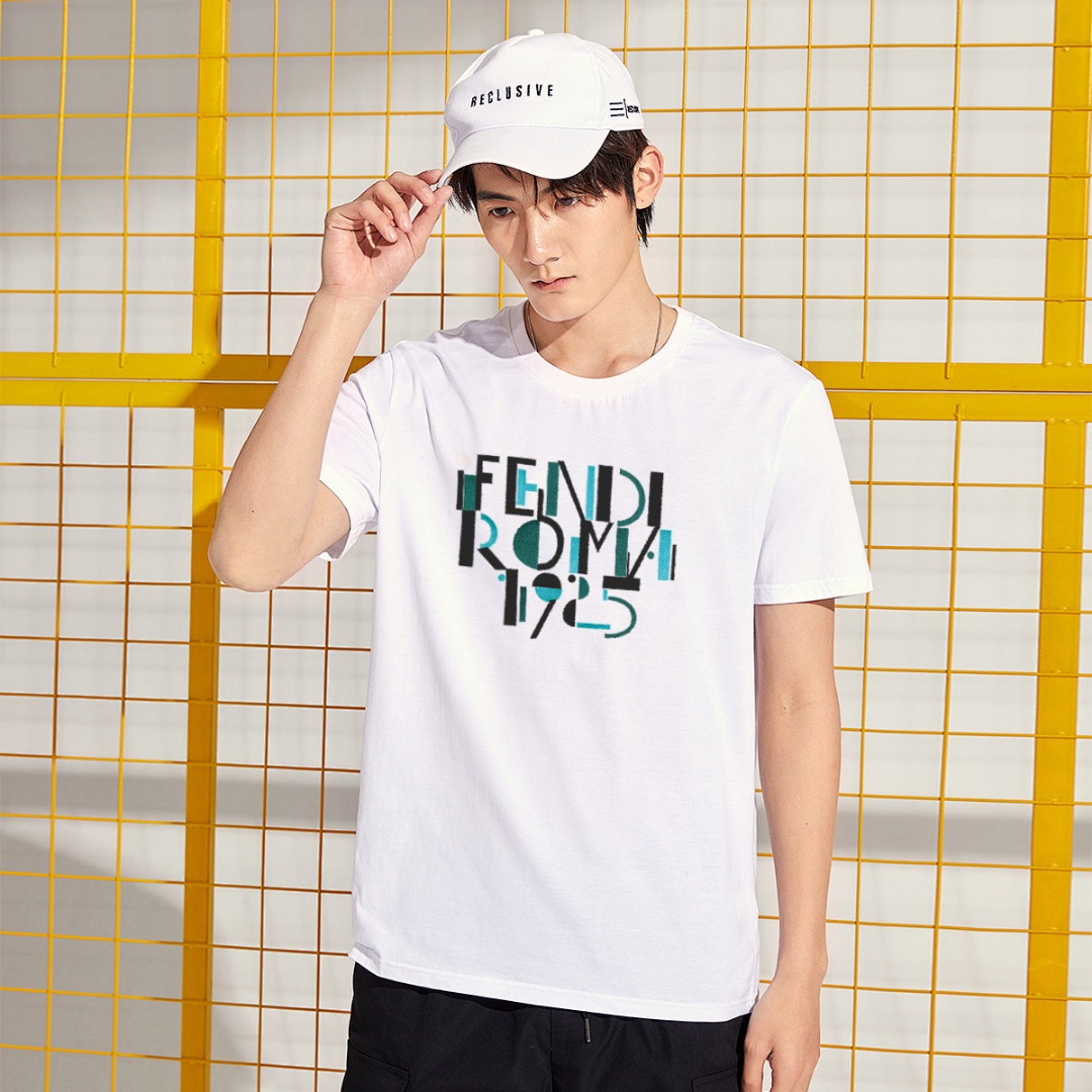 P70 Fendi/芬迪 印花Logo百搭潮流短袖T恤男女同款 吊牌 领标 水洗唛 三标齐全 定织定染280克精梳棉面料 尺码：S-XXL 颜色：黑色，白色