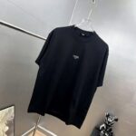 P75 fen*芬家 logo字母刺绣 官方同款 《区别通货面料》双纱纯棉上衣 7a抗菌短袖tee 上身十分舒适，男女同款半袖，落肩宽松版型 颜色: 黑色 白色 咖啡色 尺码：S（90-130斤） M（125-150斤） L（135-165斤） XL（160-190斤） XXL（185-220斤）