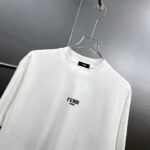 weigou_194700_3_e1ab2c79c2 P75 fen*芬家 logo字母刺绣 官方同款 《区别通货面料》双纱纯棉上衣 7a抗菌短袖tee 上身十分舒适,男女同款半袖,落肩宽松版型 颜色: 黑色 白色 咖啡色 尺码:S(90-130斤) M(125-150斤) L(135-165斤) XL(160-190斤) XXL(185-220斤)
