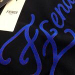 P75 💥 FENDI 芬迪 春夏最新款短袖T恤！ Logo精致升级 ！定制面料，手感非常舒服 春夏最新砖柜同步 时尚又个性 超级百搭好看的一款 男女都非常合适 ✅人手必备款 颜色：黑色 米白 尺码：M-XXXL（下单请报身高体重！）