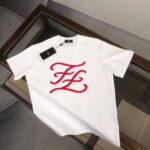 P75 FENDI 芬迪 26SS新品，情侣款T恤，时尚休闲圆领短袖，采用进口原版科技面料，顶级印花工艺图案logo，独特设计，档次极高，舒适透气，上身时尚帅气，三标齐全👍 颜色：黑色 白色 码数：M-XXXL