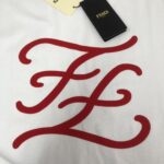 P75 FENDI 芬迪 26SS新品，情侣款T恤，时尚休闲圆领短袖，采用进口原版科技面料，顶级印花工艺图案logo，独特设计，档次极高，舒适透气，上身时尚帅气，三标齐全👍 颜色：黑色 白色 码数：M-XXXL