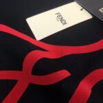 P75 FENDI 芬迪 26SS新品，情侣款T恤，时尚休闲圆领短袖，采用进口原版科技面料，顶级印花工艺图案logo，独特设计，档次极高，舒适透气，上身时尚帅气，三标齐全👍 颜色：黑色 白色 码数：M-XXXL