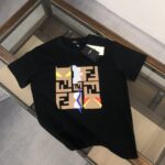 weigou_195419_0_cddb09d87e P75 💥 FENDI 芬迪 夏季新款圆领短袖T恤!270克重磅高端纯棉面料,手感质感都极完美!修身裁剪设计干净利落!时尚又好看!走线做工非常精致!版型效果超赞!而且透气性能超强!任何年龄阶段都可轻松驾驭,男士衣橱里必备的单品。 颜色: 米白 黑色 码数:M-3XL (下单请报身高体重)