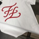 P75 FENDI 芬迪 26SS新品，情侣款T恤，时尚休闲圆领短袖，采用进口原版科技面料，顶级印花工艺图案logo，独特设计，档次极高，舒适透气，上身时尚帅气，三标齐全👍 颜色：黑色 白色 码数：M-XXXL