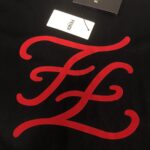 P75 FENDI 芬迪 26SS新品，情侣款T恤，时尚休闲圆领短袖，采用进口原版科技面料，顶级印花工艺图案logo，独特设计，档次极高，舒适透气，上身时尚帅气，三标齐全👍 颜色：黑色 白色 码数：M-XXXL