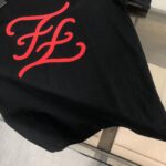 P75 FENDI 芬迪 26SS新品，情侣款T恤，时尚休闲圆领短袖，采用进口原版科技面料，顶级印花工艺图案logo，独特设计，档次极高，舒适透气，上身时尚帅气，三标齐全👍 颜色：黑色 白色 码数：M-XXXL