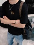 weigou_195641_7_13795ed59e P75 fen*芬家 双F刺绣 《区别通货面料》双纱纯棉上衣 7a抗菌短袖tee 上身十分舒适,男女同款半袖,落肩宽松版型 颜色: 黑色 白色 咖啡色 尺码:S(90-130斤) M(125-150斤) L(135-165斤) XL(160-190斤) XXL(185-220斤)