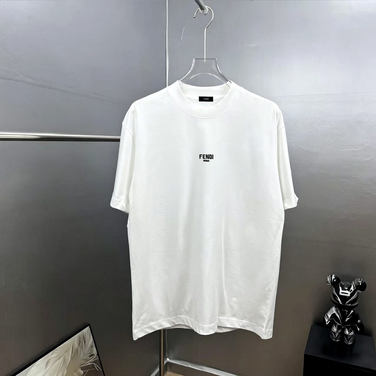P75 fen*芬家 logo字母刺绣 官方同款 《区别通货面料》双纱纯棉上衣 7a抗菌短袖tee 上身十分舒适，男女同款半袖，落肩宽松版型 颜色: 黑色 白色 咖啡色 尺码：S（90-130斤） M（125-150斤） L（135-165斤） XL（160-190斤） XXL（185-220斤）