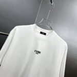 P75 fen*芬家 logo字母刺绣 官方同款 《区别通货面料》双纱纯棉上衣 7a抗菌短袖tee 上身十分舒适，男女同款半袖，落肩宽松版型 颜色: 黑色 白色 咖啡色 尺码：S（90-130斤） M（125-150斤） L（135-165斤） XL（160-190斤） XXL（185-220斤）