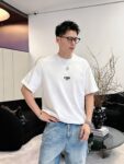 P75 fen*芬家 logo字母刺绣 官方同款 《区别通货面料》双纱纯棉上衣 7a抗菌短袖tee 上身十分舒适，男女同款半袖，落肩宽松版型 颜色: 黑色 白色 咖啡色 尺码：S（90-130斤） M（125-150斤） L（135-165斤） XL（160-190斤） XXL（185-220斤）