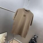 P75 fen*芬家 双F刺绣 《区别通货面料》双纱纯棉上衣 7a抗菌短袖tee 上身十分舒适，男女同款半袖，落肩宽松版型 颜色: 黑色 白色 咖啡色 尺码：S（90-130斤） M（125-150斤） L（135-165斤） XL（160-190斤） XXL（185-220斤）