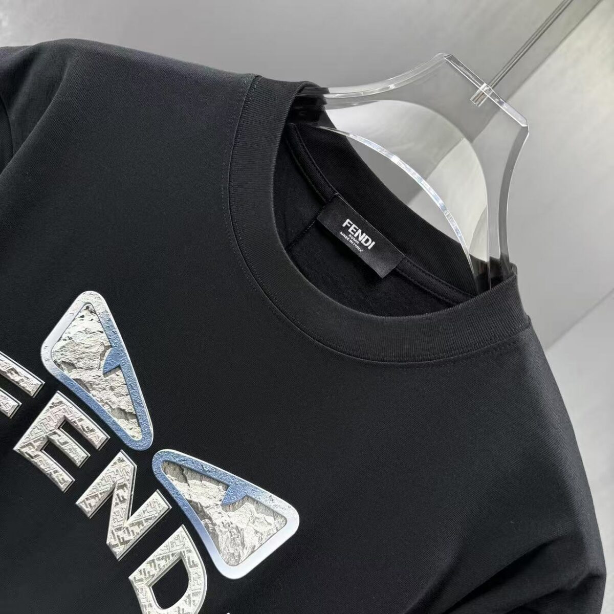 P75 FENDI* 芬迪* 2026春夏新款短袖T恤 定制纯棉字母logo厚板 颜色：黑色 白色 巧色 深蓝 码数：S M L XL XXL
