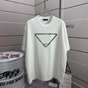 P80 普拉*PAD 2026春夏新款 洗水磨破320克圆领短袖tee 男女同款宽松版 颜色 :洗水深黑 洗水白 洗水灰色 褐色 尺码 :S M L XL XXL 尺码： S （90-130斤） M （120-150斤） L （140-165斤） XL （160-180斤） XXL （180-210斤）