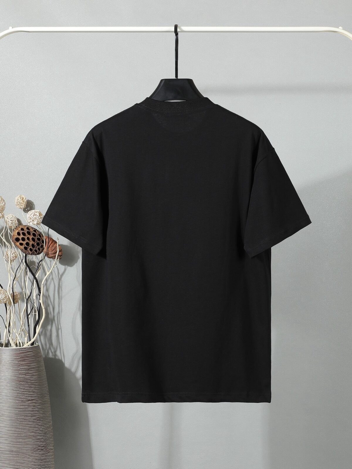 P80 普拉达PRADA 26ss新款印花工艺logo字母短袖 面料- 采用280克双股精梳棉面料.索罗纳螺纹订织订染国标一级面料 辅料：官网原版三标logo 尺码： S - XL 颜色：白色 黑色