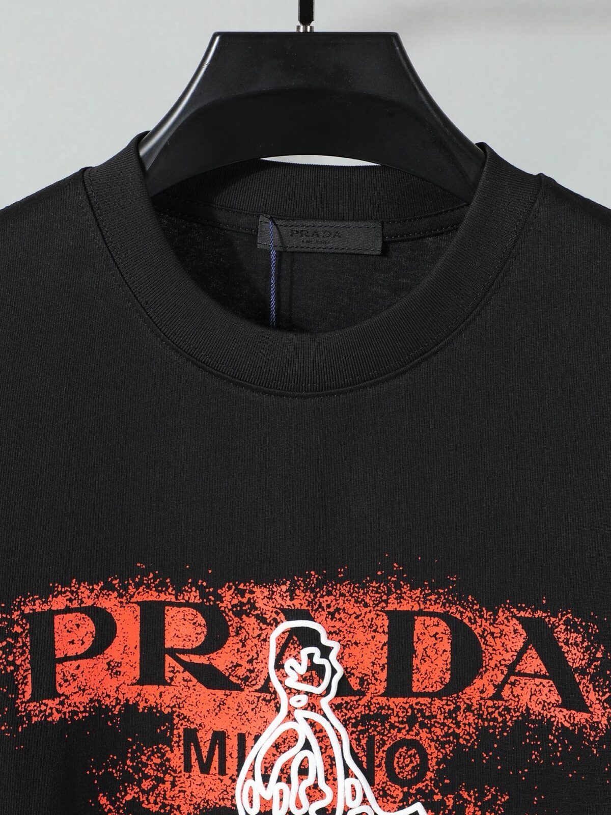 P80 普拉达PRADA 26ss新款印花工艺logo字母短袖 面料- 采用280克双股精梳棉面料.索罗纳螺纹订织订染国标一级面料 辅料：官网原版三标logo 尺码： S - XL 颜色：白色 黑色