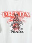 P80 普拉达PRADA 26ss新款印花工艺logo字母短袖 面料- 采用280克双股精梳棉面料.索罗纳螺纹订织订染国标一级面料 辅料：官网原版三标logo 尺码： S - XL 颜色：白色 黑色