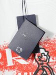 P80 普拉达PRADA 26ss新款印花工艺logo字母短袖 面料- 采用280克双股精梳棉面料.索罗纳螺纹订织订染国标一级面料 辅料：官网原版三标logo 尺码： S - XL 颜色：白色 黑色