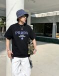 P80 Prad～普拉达 厚板亮片滴胶 《区别通货面料》 双纱纯棉紧密纱线短袖tee 上身十分舒适，男女同款半袖，落肩宽松版型 颜色: 黑色 白色 咖啡色 尺码：S（90-130斤） M（125-150斤） L（135-165斤） XL（160-190斤） XXL（185-220斤）