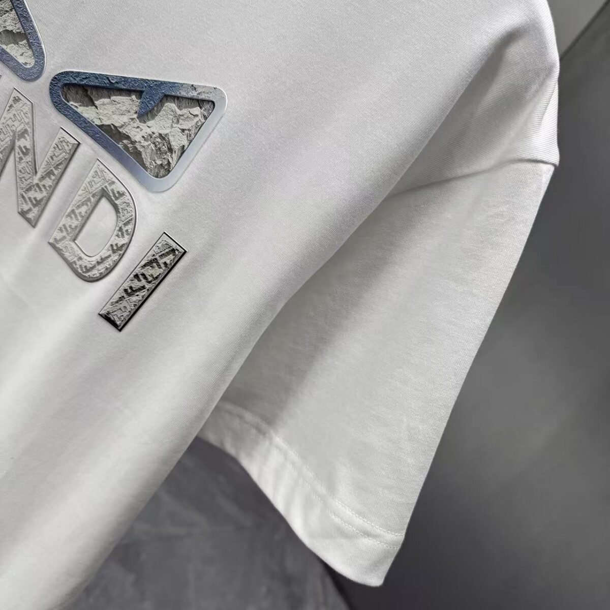 P75 FENDI* 芬迪* 2026春夏新款短袖T恤 定制纯棉字母logo厚板 颜色：黑色 白色 巧色 深蓝 码数：S M L XL XXL