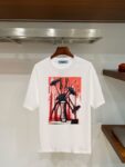 weigou_197233_0_7450494a84 P70 普拉达PRADA 新款直喷工艺 高品质280克重磅短袖T恤,进口兄弟数码白墨直喷工艺 彰显不羁的个性与强大的气场 纯棉32支双纱面料,两遍缩水工艺,立体裁剪,面布做了蚀毛,手感非常好,亲肤透气,微宽松版型,上身舒适! 日本Brother进口机数码直喷。色彩还原度 %,杜邦进口环保颜料,色牢度5级,经测验,洗涤100次,褪色程度不到1% 单品时尚感满满.日常出街或休闲都很百搭,轻松驾驭各种风格。色彩超鲜艳还透气,夏季必备 颜色:黑色/白色 码数:S-XL