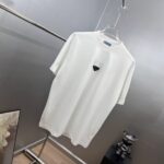 weigou_197491_1_b4abe1418a P80 Prad~普拉刺绣三角盾牌字母 《区别通货面料》 双纱纯棉短袖tee 上身十分舒适,男女同款半袖,落肩宽松版型 颜色: 黑色 白色 咖啡色 尺码:S(90-130斤) M(125-150斤) L(135-165斤) XL(160-190斤) XXL(185-220斤)