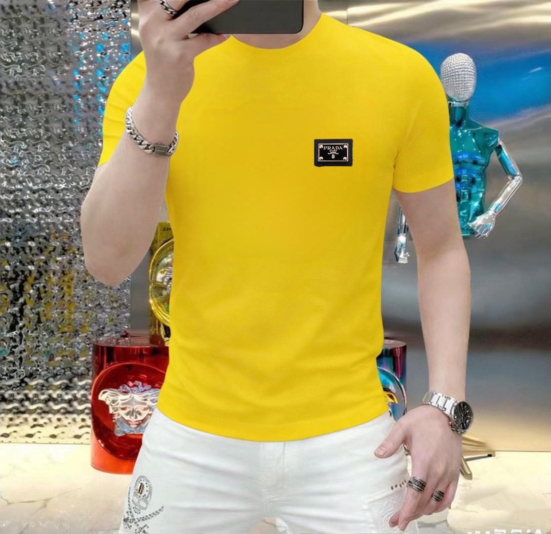 weigou_197827_2_20805e0f31 P70 品牌: 普拉达 (胖子福音)原单男士休闲短袖T恤,2026春夏新品,定制胸前顶级logo 工艺、搭配整件细节 品质及剪裁设计都堪称一流,定制进口丝光棉面料!型格十足,配色轻熟百搭。M-5XL(穿到220斤)