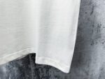 weigou_197942_6_76e296fb97 P70 【PRADA】普拉达26SS经典压胶字母短袖T恤男女同款 采用顶级280克定制双纱纯棉面料质感非常柔软舒服 搭配320克1x1螺纹(面料螺纹同缸定染无色差不易变形)定制 领标洗水唛吊牌 包装🎗 os落肩宽松版型春夏最新砖柜同步男女同款 颜色:黑色,白色 尺码:XS-L