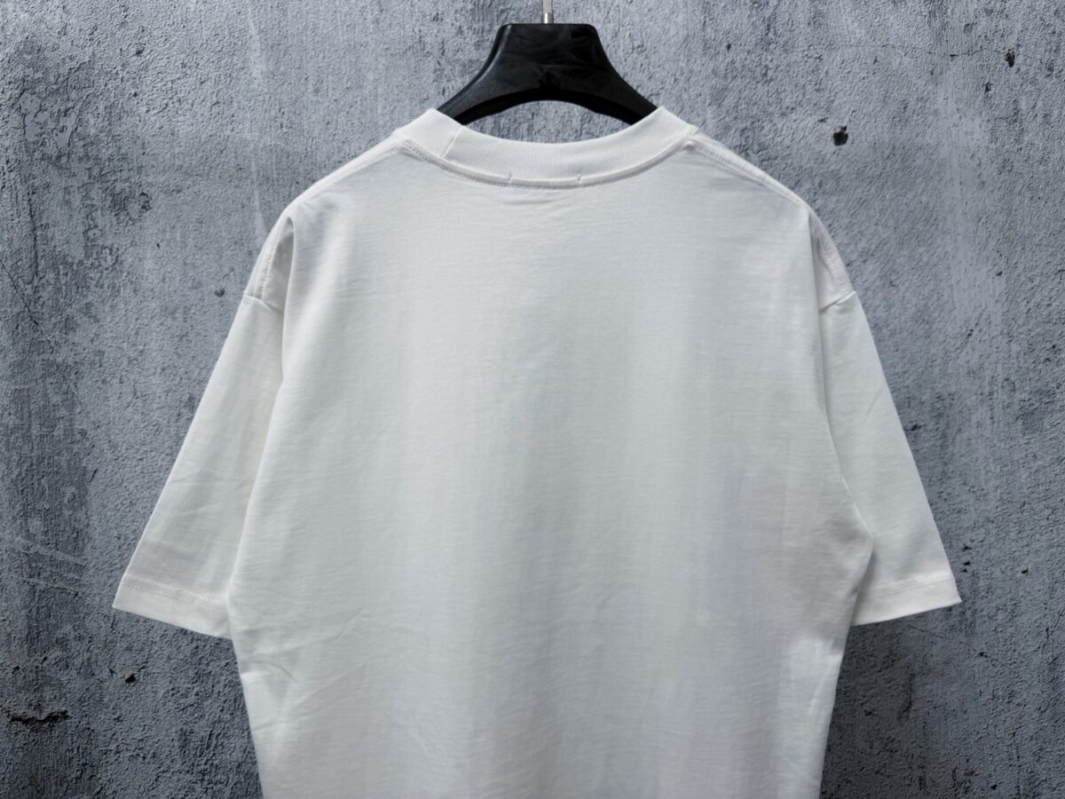 weigou_197942_7_db2b91aad6 P70 【PRADA】普拉达26SS经典压胶字母短袖T恤男女同款 采用顶级280克定制双纱纯棉面料质感非常柔软舒服 搭配320克1x1螺纹(面料螺纹同缸定染无色差不易变形)定制 领标洗水唛吊牌 包装🎗 os落肩宽松版型春夏最新砖柜同步男女同款 颜色:黑色,白色 尺码:XS-L