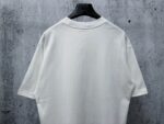 weigou_197942_7_db2b91aad6 P70 【PRADA】普拉达26SS经典压胶字母短袖T恤男女同款 采用顶级280克定制双纱纯棉面料质感非常柔软舒服 搭配320克1x1螺纹(面料螺纹同缸定染无色差不易变形)定制 领标洗水唛吊牌 包装🎗 os落肩宽松版型春夏最新砖柜同步男女同款 颜色:黑色,白色 尺码:XS-L