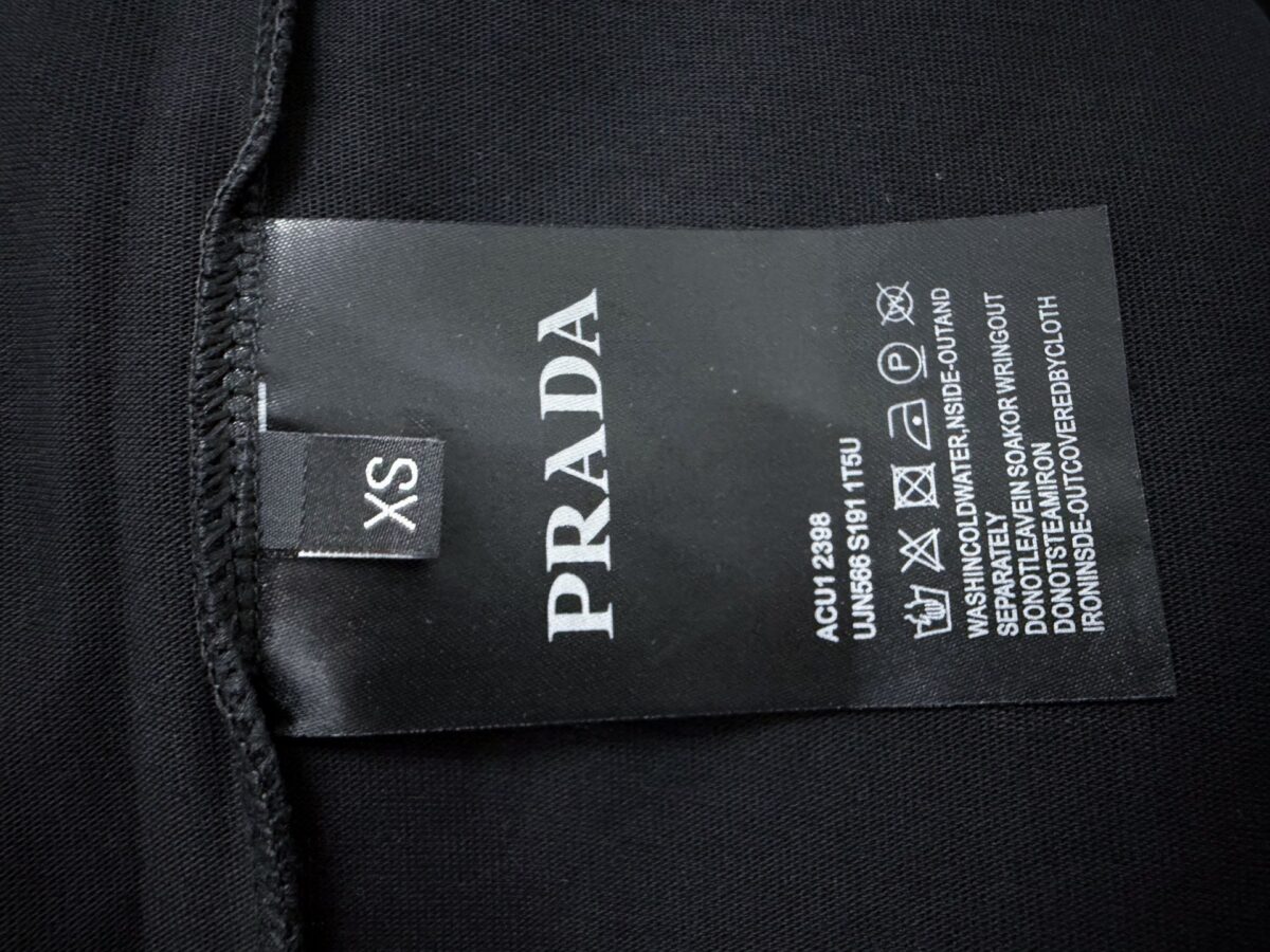 weigou_197957_8_9ac8c8408b P70 【PRADA】普拉达26SS经典压胶字母短袖T恤男女同款 采用顶级280克定制双纱纯棉面料质感非常柔软舒服 搭配320克1x1螺纹(面料螺纹同缸定染无色差不易变形)定制 领标洗水唛吊牌 包装🎗 os落肩宽松版型春夏最新砖柜同步男女同款 颜色:黑色,白色 尺码:XS-L