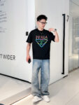 P70 普拉达 春夏新款首发专柜最新款短袖圆领T恤 高端订制 设计前卫时尚！高端定制高支棉面料.手感柔软.穿着舒适.专柜级别精致车线.做工精细.上身效果无敌帅气！型男必备单品！码数：S-2XL