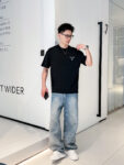 P70 普拉达 春夏新款首发专柜最新款短袖圆领T恤 高端订制 设计前卫时尚！高端定制高支棉面料.手感柔软.穿着舒适.专柜级别精致车线.做工精细.上身效果无敌帅气！型男必备单品！码数：S-2XL