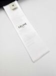 weigou_198509_8_3ebbe173fe P80 Celine 刺绣口袋短袖 定制纯棉平纹丝光布 柔软细腻 舒适贴肤 以一抹深邃黑诠释低调奢华 樱桃红的丝线Logo刺绣在面料上翩翩起舞 CELINE PARIS TRIOMPHE刺绣饰以胸前口袋 对克制美学的极致诠释 拥有不费力的优雅 以简驭繁 以质胜量 尽显品味 工艺1:采用进口机刺绣工艺 使用先进的计算机控制系统和精密的机械部件 实现Celine 字母刺绣作业 精度高 线条流畅而细腻 工艺2: 面料都经过浇洗 手感质感更佳 不易变形 不易缩水 不易褪色 保持长久的美观 辅料: 定制1:1 Celine商标 版型: 宽松版型 尺码: XS S M L