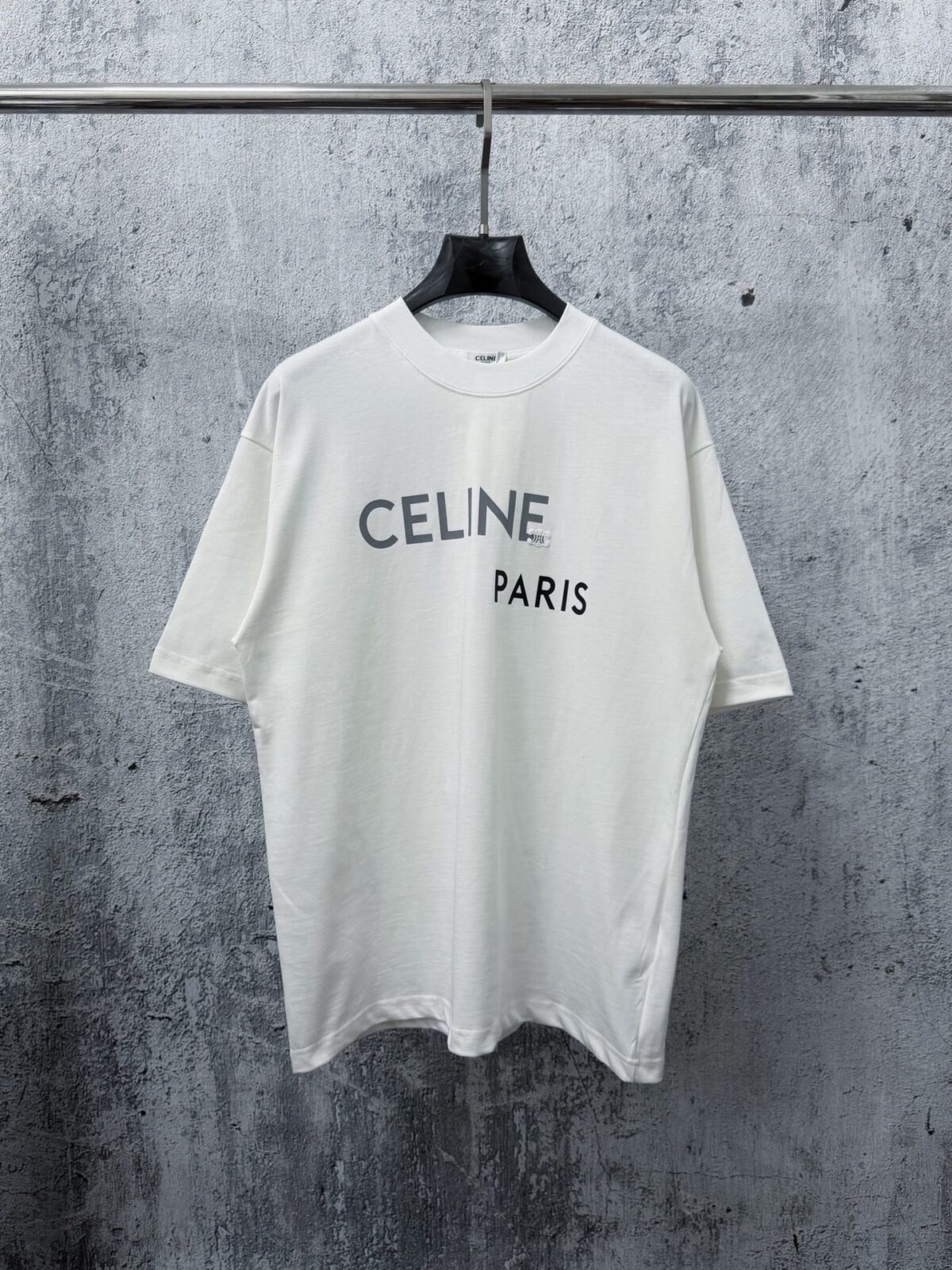 weigou_198511_0_158ee40364 P65 【CELINE】赛琳字母log印花情侣款短袖T恤 采用高成本280克双股双纱纯棉面料 厚实挺阔 立体os剪裁版型 时尚百搭 网红同款 匠心款 简约中透漏着时尚的气息 男女同款 原版主麦水洗吊牌防潮纸包装👍 颜色:黑色 白色 尺码:XS-L