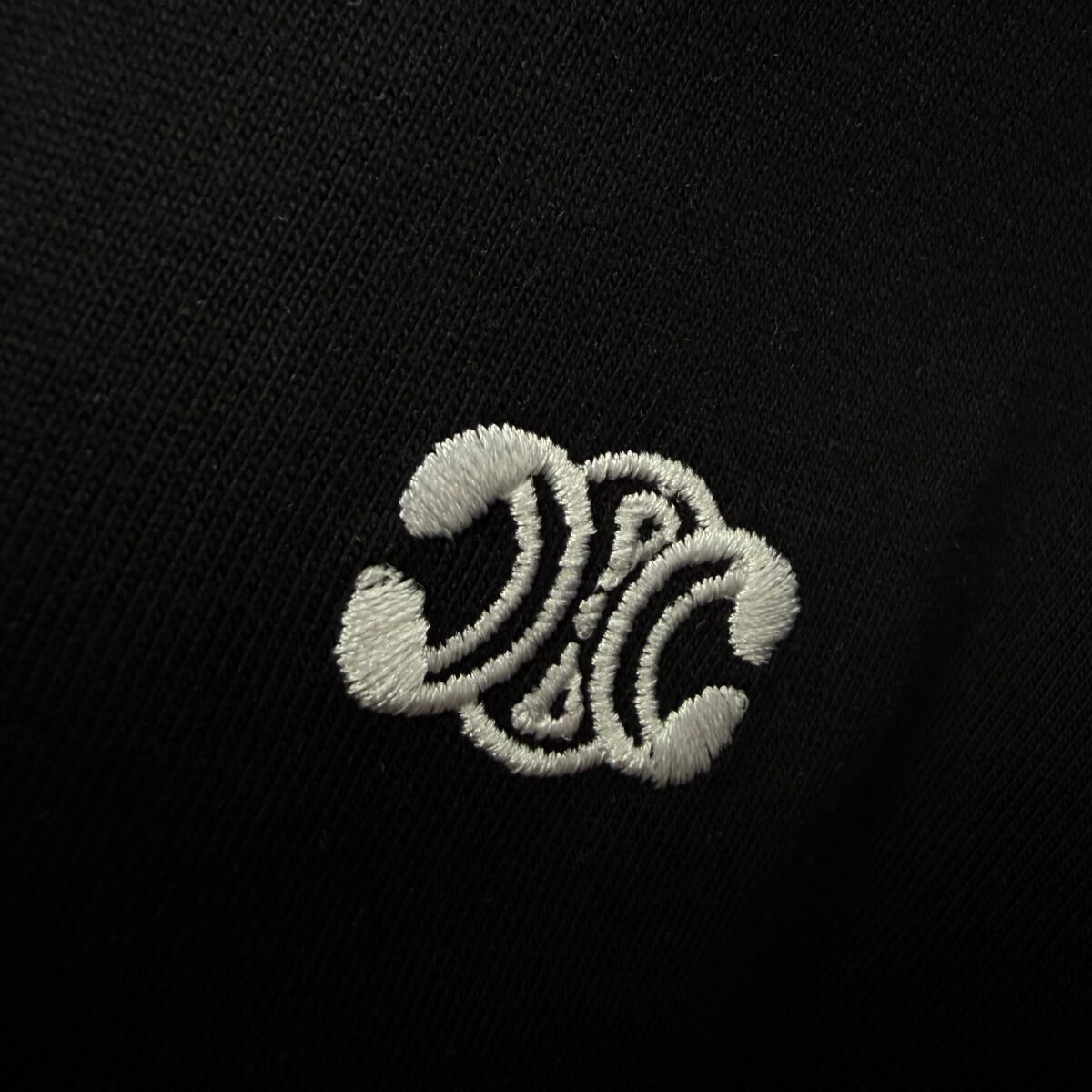 P75 Celi* 塞琳 塞林 2026春夏款 简约字母刺绣工艺个性logo 定制双纱平纹纯棉面料 短袖T恤 男女同款 颜色：黑色 白色 绿色 紫色 尺码： S （90-130斤） M （120-150斤） L （140-165斤） XL （160-180斤） XXL （180-210斤）