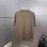 weigou_198659_1_a53eeb1e3a P80 ce~ 赛琳 厚版滴胶字母 《区别通货面料》 双纱平纹,紧密纱线短袖T恤上身十分舒适,男女同款半袖,落肩宽松版型 颜色: 黑色 白色 咖啡色 尺码:S(90-130斤) M(125-150斤) L(135-165斤) XL(160-190斤) XXL(185-220斤)