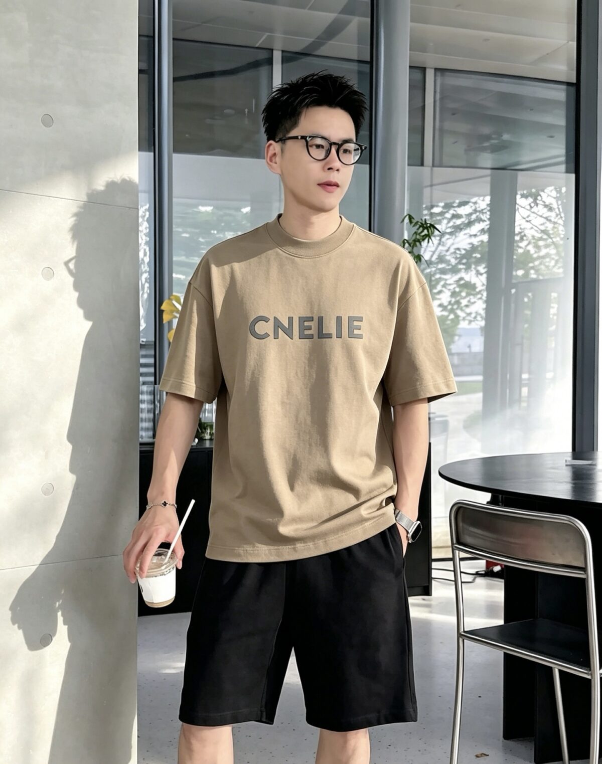 weigou_198659_6_139b192ce9 P80 ce~ 赛琳 厚版滴胶字母 《区别通货面料》 双纱平纹,紧密纱线短袖T恤上身十分舒适,男女同款半袖,落肩宽松版型 颜色: 黑色 白色 咖啡色 尺码:S(90-130斤) M(125-150斤) L(135-165斤) XL(160-190斤) XXL(185-220斤)