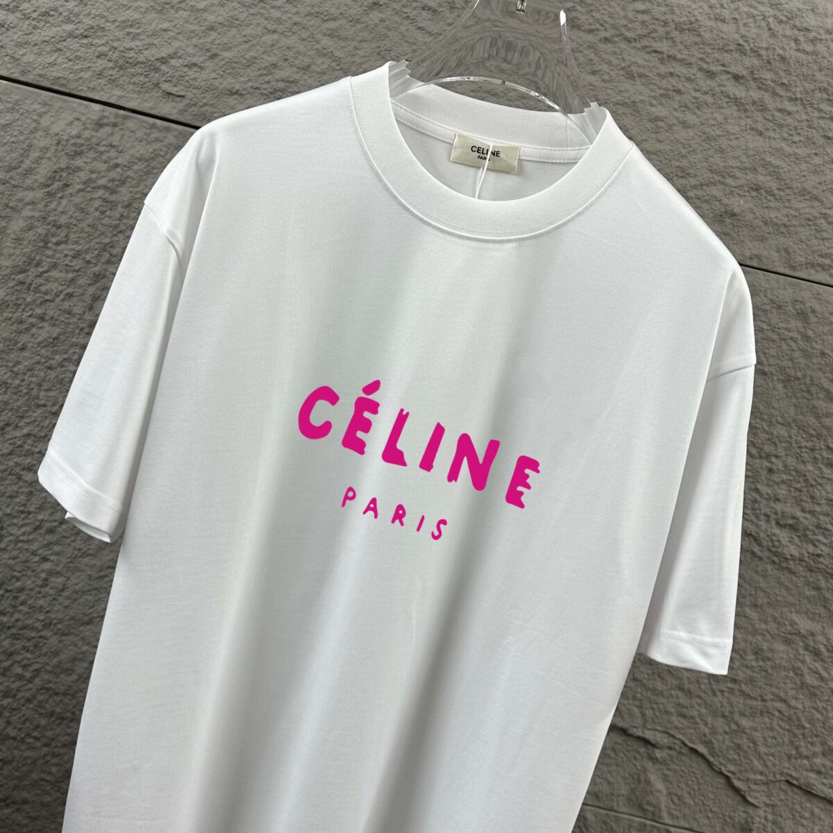 P75 Celi* 塞琳 塞林 2026春夏款 简约字母立体植绒工艺个性logo 定制双纱平纹纯棉面料 短袖T恤 男女同款 颜色：黑色 白色 尺码： S （90-130斤） M （120-150斤） L （140-165斤） XL （160-180斤） XXL （180-210斤）