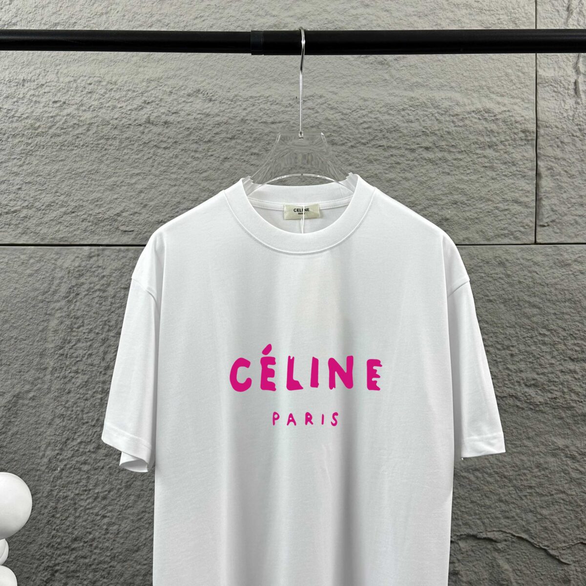 P75 Celi* 塞琳 塞林 2026春夏款 简约字母立体植绒工艺个性logo 定制双纱平纹纯棉面料 短袖T恤 男女同款 颜色：黑色 白色 尺码： S （90-130斤） M （120-150斤） L （140-165斤） XL （160-180斤） XXL （180-210斤）