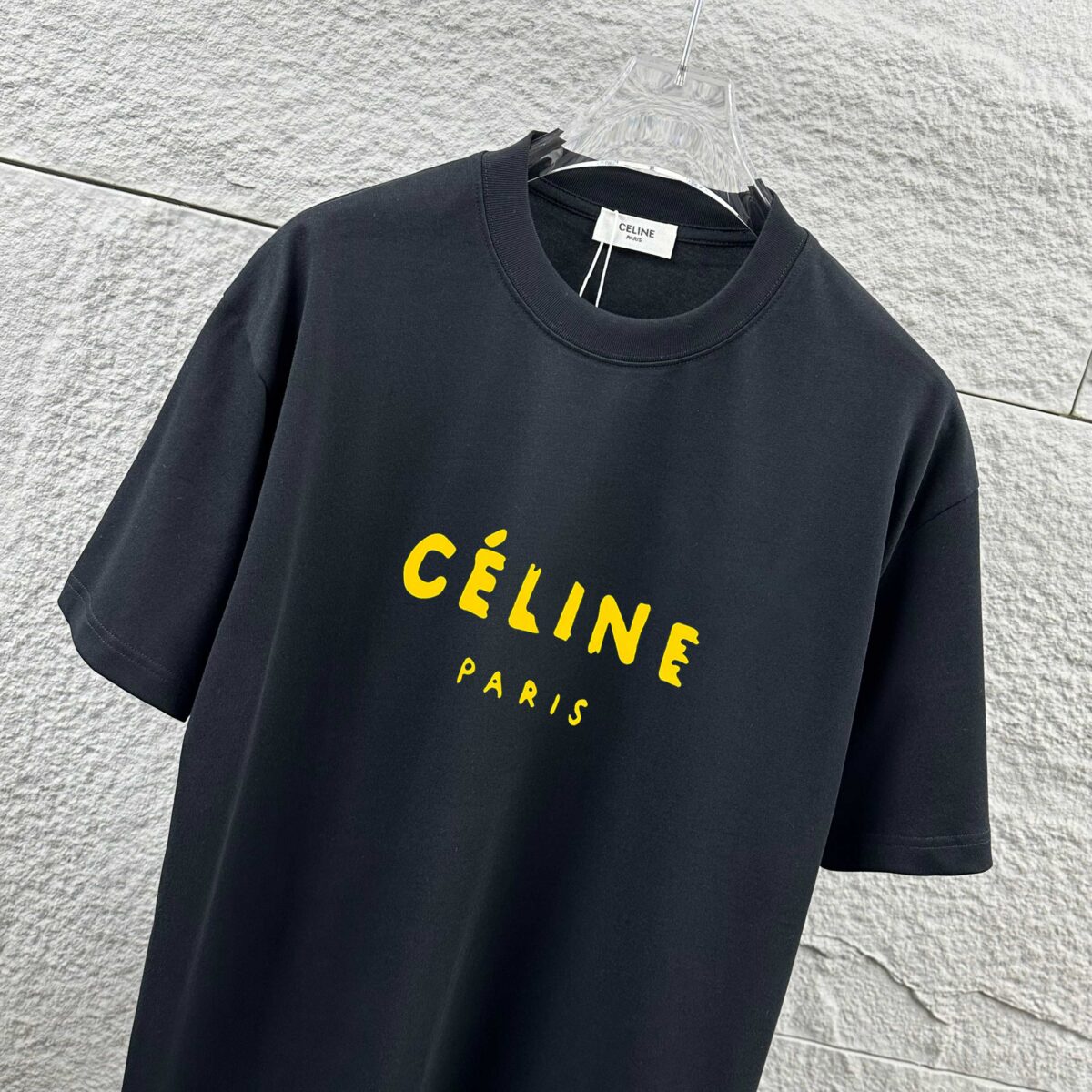 P75 Celi* 塞琳 塞林 2026春夏款 简约字母立体植绒工艺个性logo 定制双纱平纹纯棉面料 短袖T恤 男女同款 颜色：黑色 白色 尺码： S （90-130斤） M （120-150斤） L （140-165斤） XL （160-180斤） XXL （180-210斤）