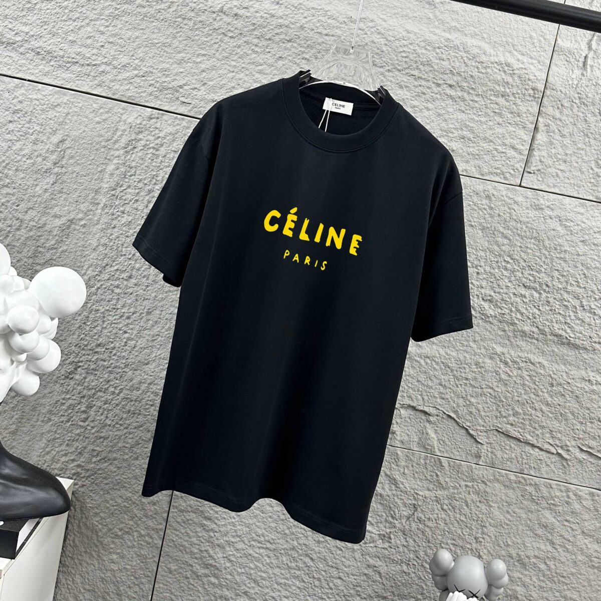 P75 Celi* 塞琳 塞林 2026春夏款 简约字母立体植绒工艺个性logo 定制双纱平纹纯棉面料 短袖T恤 男女同款 颜色：黑色 白色 尺码： S （90-130斤） M （120-150斤） L （140-165斤） XL （160-180斤） XXL （180-210斤）