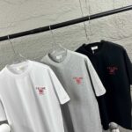 P75 Celi* 塞琳 塞林 2026春夏款 简约字母刺绣工艺个性logo 定制双纱平纹纯棉面料 短袖T恤 男女同款 颜色：黑色 白色 花灰色 尺码： S （90-130斤） M （120-150斤） L （140-165斤） XL （160-180斤） XXL （180-210斤）