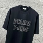 P75 Celi* 塞琳 塞林 2026春夏款 简约字母烫珠工艺个性logo 定制双纱平纹纯棉面料 短袖T恤 男女同款 颜色：黑色 白色 安哥拉红色 尺码： S （90-130斤） M （120-150斤） L （140-165斤） XL （160-180斤） XXL （180-210斤）