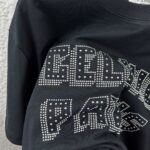 P75 Celi* 塞琳 塞林 2026春夏款 简约字母烫珠工艺个性logo 定制双纱平纹纯棉面料 短袖T恤 男女同款 颜色：黑色 白色 安哥拉红色 尺码： S （90-130斤） M （120-150斤） L （140-165斤） XL （160-180斤） XXL （180-210斤）