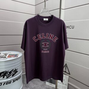 weigou_199438_0_20d5c32c07 P70 Celi*ne 塞琳 2026春夏款 简约字母 个性logo 定制双纱平纹纯棉面料 短袖T恤 男女同款 颜色:黑色 白色 绿色 紫色 尺码: S M L XL XXL 尺码: S (90-130斤) M (120-150斤) L (140-165斤) XL (160-180斤) XXL (180-210斤)