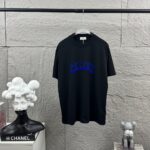 P75 Celi* 塞琳 塞林 2026春夏款 简约字母立体植绒工艺个性logo 定制双纱平纹纯棉面料 短袖T恤 男女同款 颜色：黑色 白色 尺码： S （90-130斤） M （120-150斤） L （140-165斤） XL （160-180斤） XXL （180-210斤）
