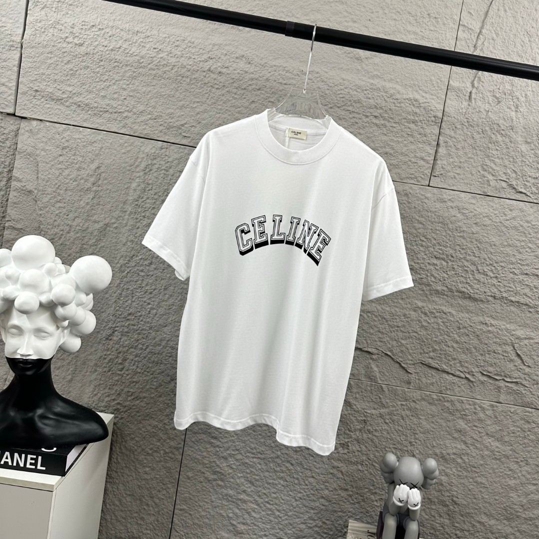 P75 Celi* 塞琳 塞林 2026春夏款 简约字母立体植绒工艺个性logo 定制双纱平纹纯棉面料 短袖T恤 男女同款 颜色：黑色 白色 尺码： S （90-130斤） M （120-150斤） L （140-165斤） XL （160-180斤） XXL （180-210斤）